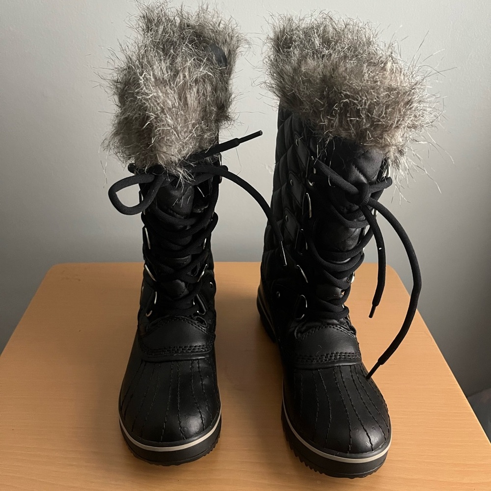 NWOB Sorel Women Mid Calf Laced Up Snow Boots Black with Faux Fur Size 6